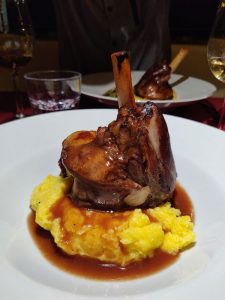 Lammschlegel mit Polenta