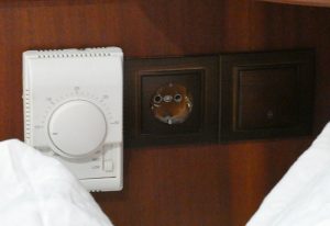 Klimaanlage und Steckdose