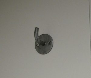 Haken hinter der Tür