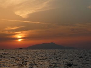 Sonnenuntergang hinter Ischia