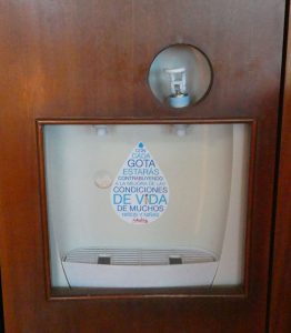 Wasserspender im Salon