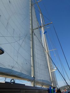 unter Segeln
