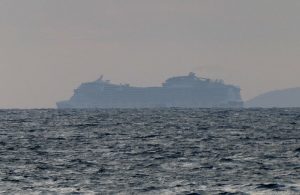 MSC Grandiosa in der Ferne