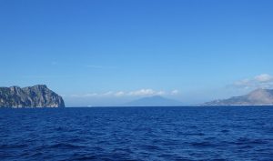 Vesuv zwischen Capri und dem Festland