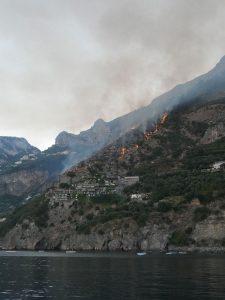 Feuer bei Positano