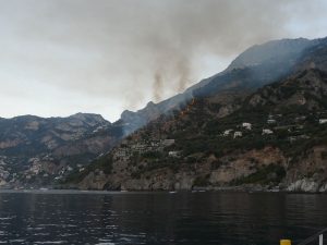 Feuer bei Positano