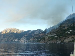 Feuer bei Positano