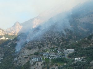 Feuer bei Positano
