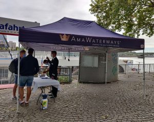 Kabine abhaken und Fieber messen