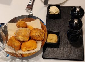 Butter, vegetarischer Aufstrich, Brot