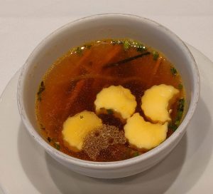 Klare Rinder Bouillon mit Eierstich