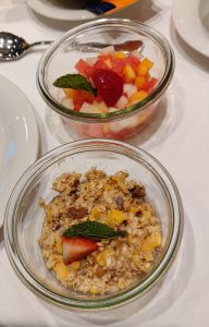 Bircher-Müsli und Obstsalat