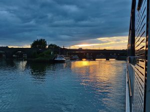 Sonnenuntergang bei der Schleuse Koblenz
