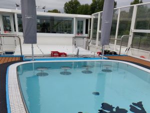 Swim-Up Bar