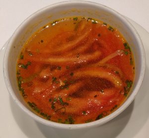Rinder Bouillon mit Tomatenstreifen