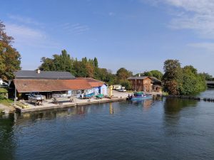 kleine Schiffswerft an der Ill