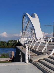 Straßenbahnbrücke