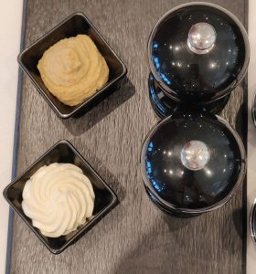 Butter und vegetarischer Aufstrich