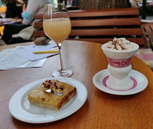 Rüdesheimer Kaffee, Federweißer und Zwiebelkuchen