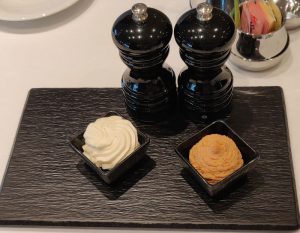 Butter und vegetarischer Aufstrich