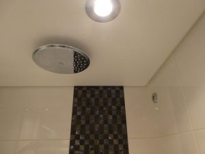 Regendusche mit Wäscheleine