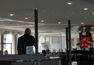 Sicherheitseinweisung mit Kapitän Ron Schuegard