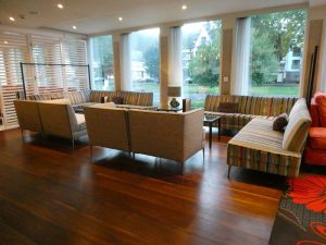 Strauss Bar & Lounge