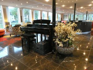 Strauss Bar & Lounge