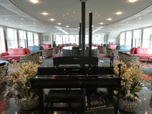 Strauss Bar & Lounge
