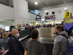 ohne Abstand am Gepäckband