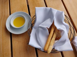 Brot und Olivenöl