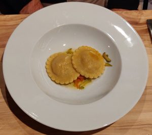 Hummerravioli mit Trüffelbutter