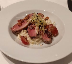 Waldorf-Salat mit geräucherter Entenbrust