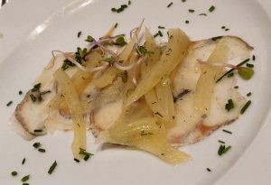 Carpaccio vom Wolfsbarsch mit mariniertem Fenchel