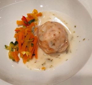 poschierte Fischklößchen mit Zitronen-Kerbel-Salat