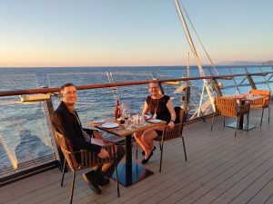 Abendessen mit Sonnenuntergang
