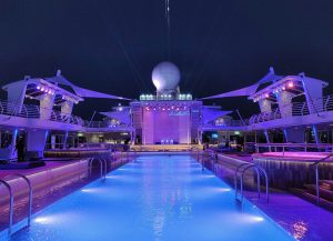 Pool am Abend