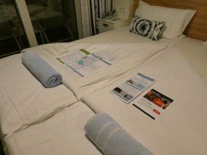 Infos auf dem Bett