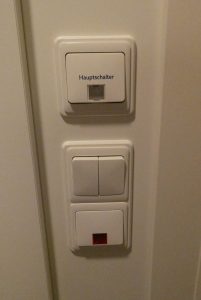Hauptschalter und Lichtschalter