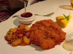 Wiener Schnitzel mit Bratkartoffeln