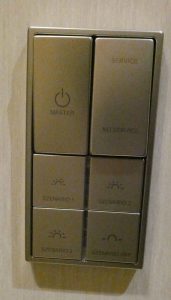 Master- und Serviceschalter am Eingang