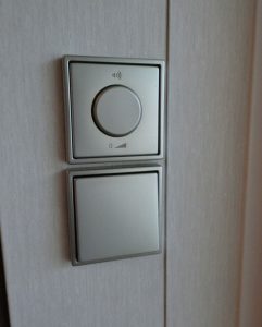 Lichtschalter Balkon, Lautsprecher