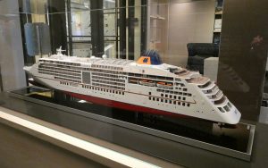 Cruise Sales Lounge