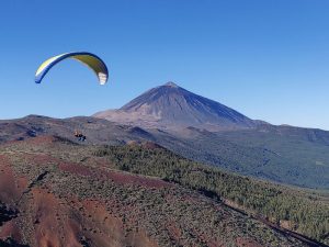 Teide und Gleitschirmflieger
