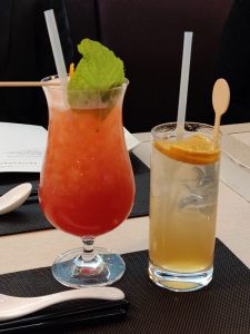 Fruchtcocktail und Melon Cooler