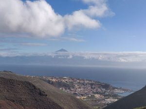 Blick auf San Sebastián und den Teide