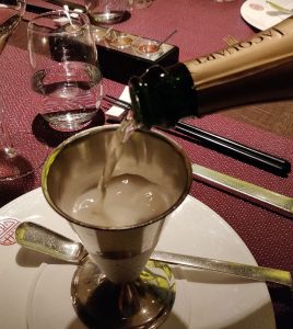 ... mit Champagner