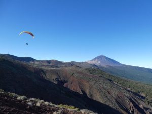 Teide und Gleitschirmflieger