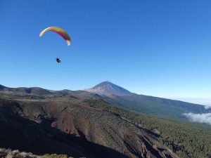 Teide und Gleitschirmflieger