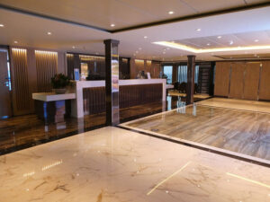 Atrium mit Rezeption